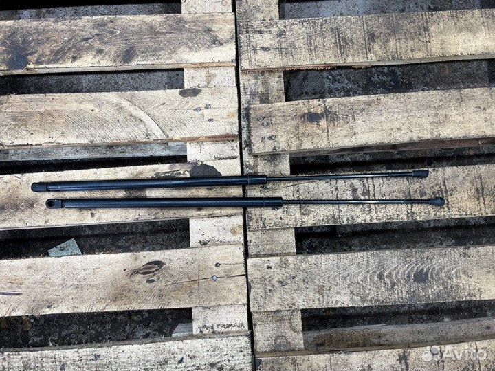 Амортизатор капота Bmw Z4 E85 M54B25 2003