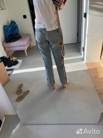 Джинсы zara 32 с вышивкой