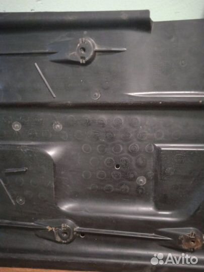 Защита днища кузова правая Volkswagen Polo хетчбек