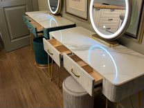 Туалетный столик с зеркалом и пуфом Новый комплект