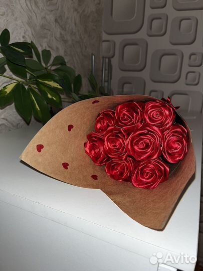 Букет из атласных роз