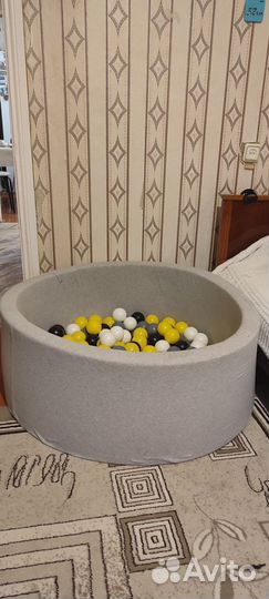 Сухой бассейн с шариками