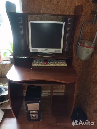 Компьютерный стол