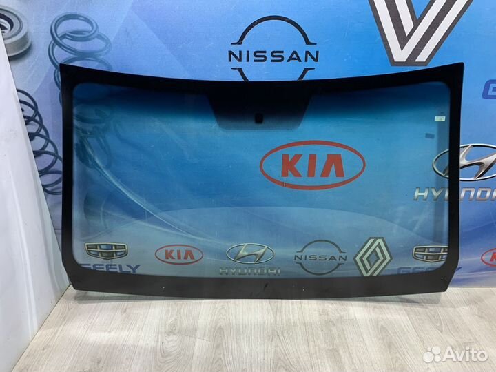 Стекло лобовое Renault sandero