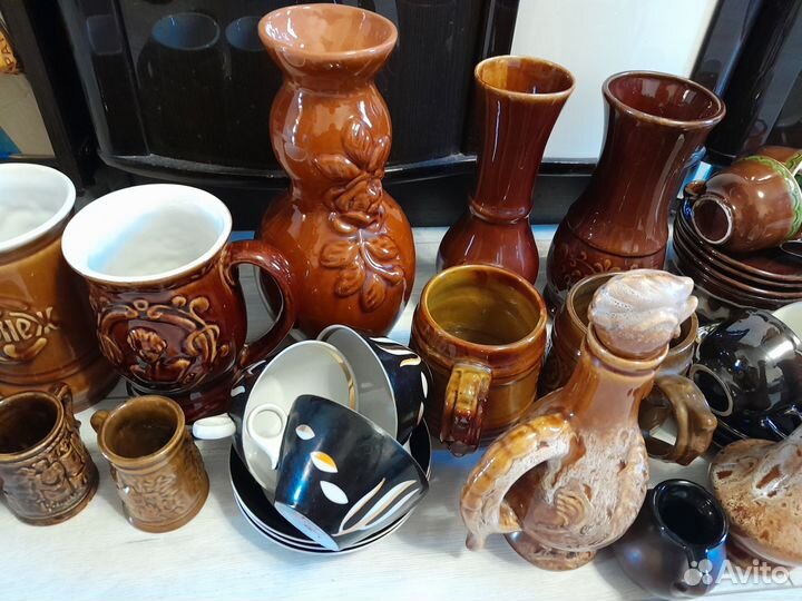 Кувшины, кружки, блюдца