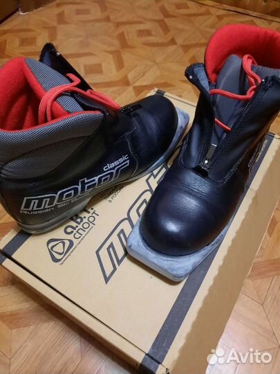 Лыжные ботинки