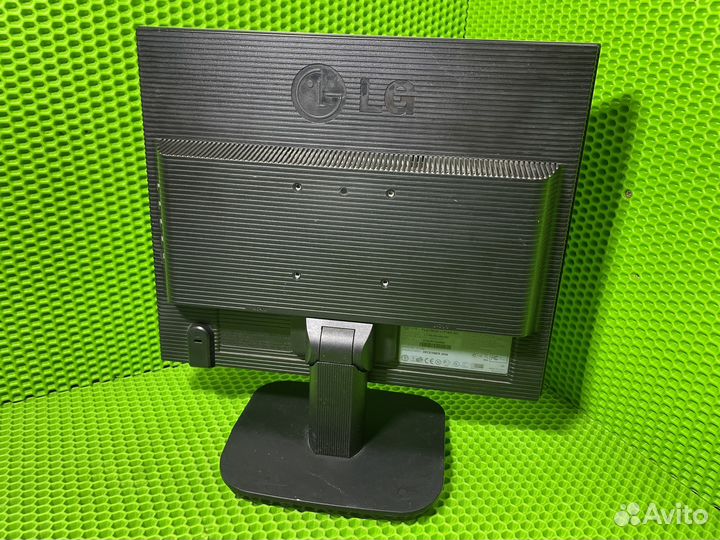 Монитор LG Flatron L1718S