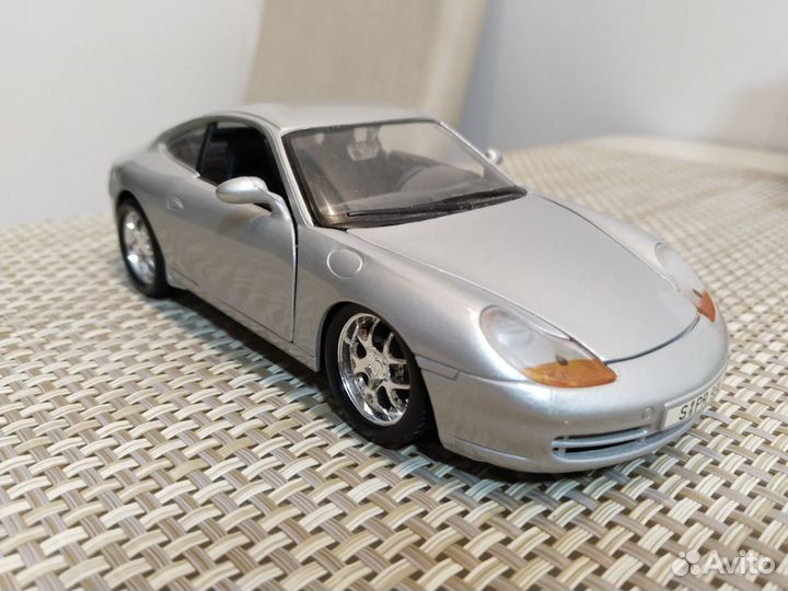 Модель Porsche 911 Carrera 1:24