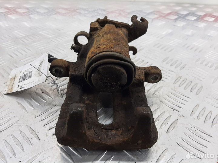 Суппорт задний правый Mitsubishi Space Star 2002