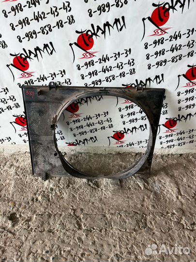 Рамка радиатора Mitsubishi Pajero 4