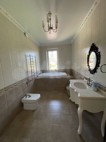 4-к. квартира, 160 м², 2/6 эт.