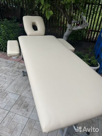 Массажный стол (цвет обивки бежевый)