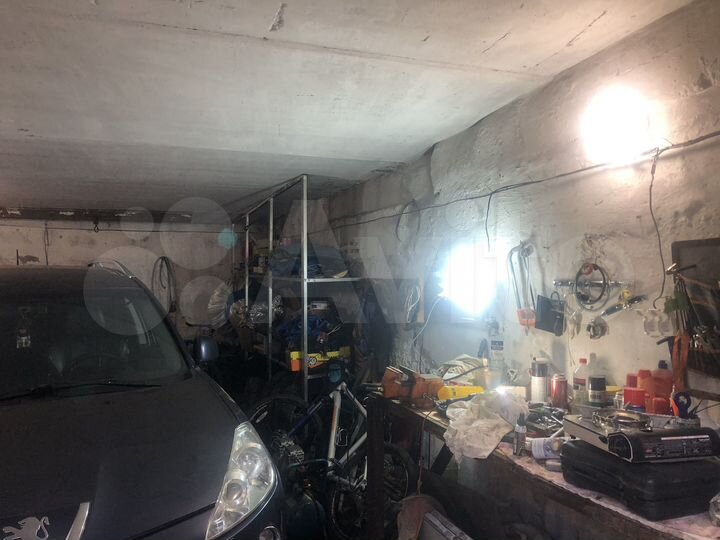 Гараж, > 30 м²