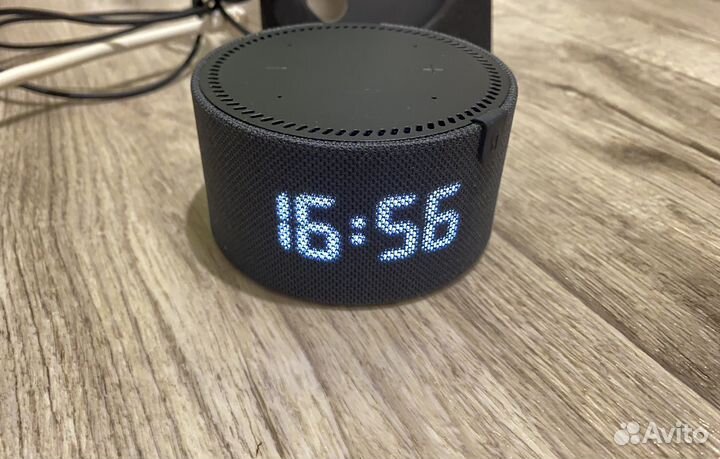 Яндекс-станция мини с часами