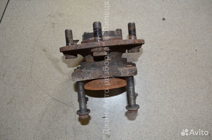 Ступица передняя Land Rover Discovery 3 LR014147