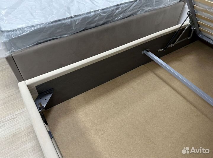 Кровать двухспальная