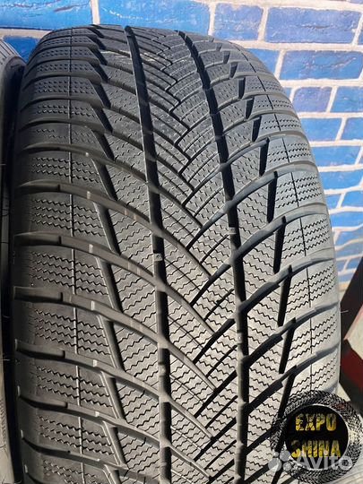 Bridgestone Blizzak LM-001 275/45 R20