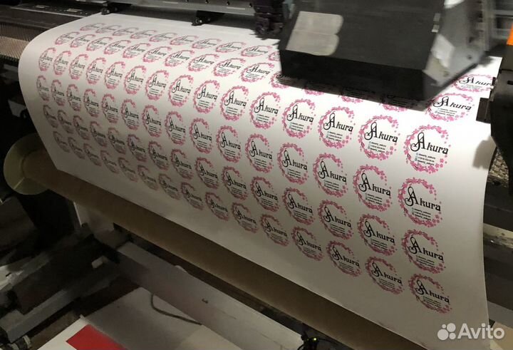 Печать на баннерах, самоклейки, на холстах