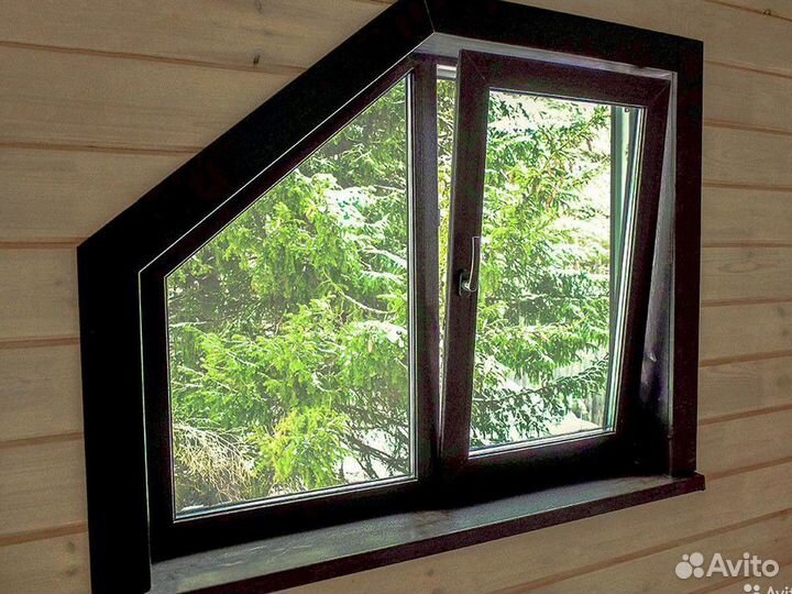 Окно нестандартное коричневое