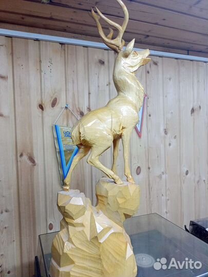 Олень деревянный