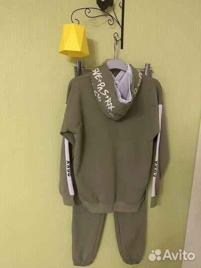 Костюм женский тройка