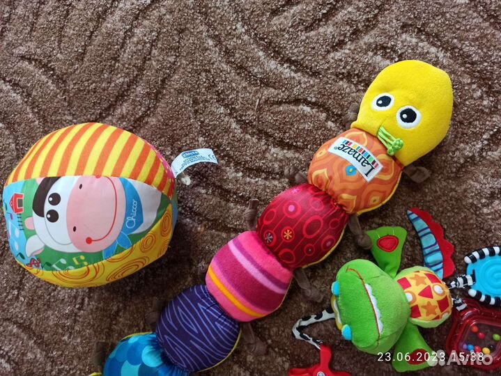 Развивающие игрушки для малышей пакетом