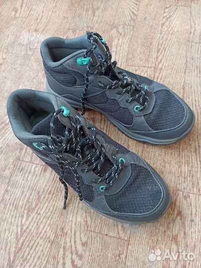 Треккинговые ботинки