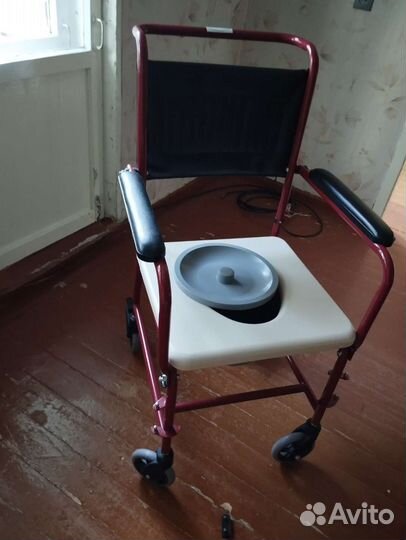 Инвалидное кресло, памперсы для взрослых