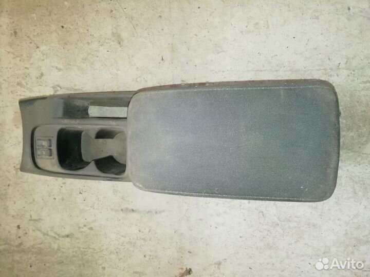 Подлоеотник Мицубиши Лансер 9