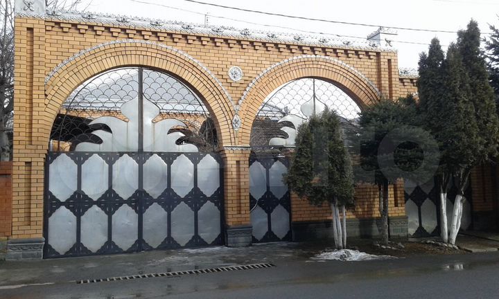 Дом 200 м² на участке 7 сот.