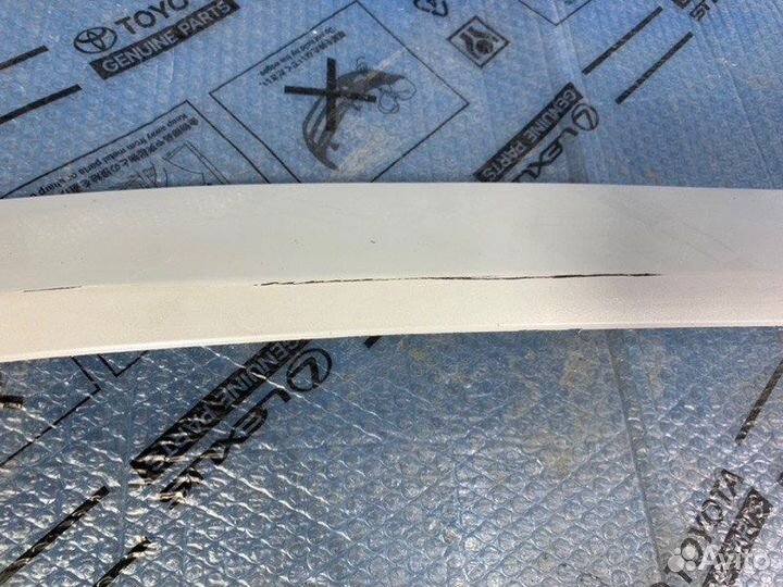 Накладка крышки багажника Toyota Rav4 XA40 2012