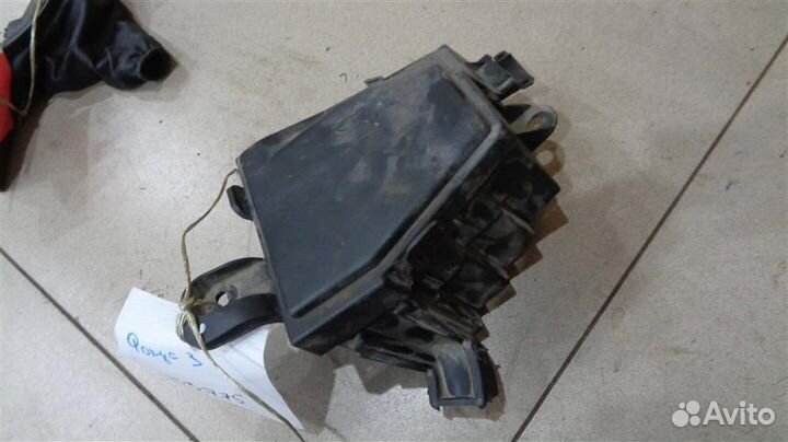 Корпус блока предохранителей салонного Nissan Alm