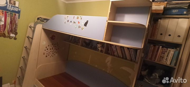 Двухярусная кровать со шкафом