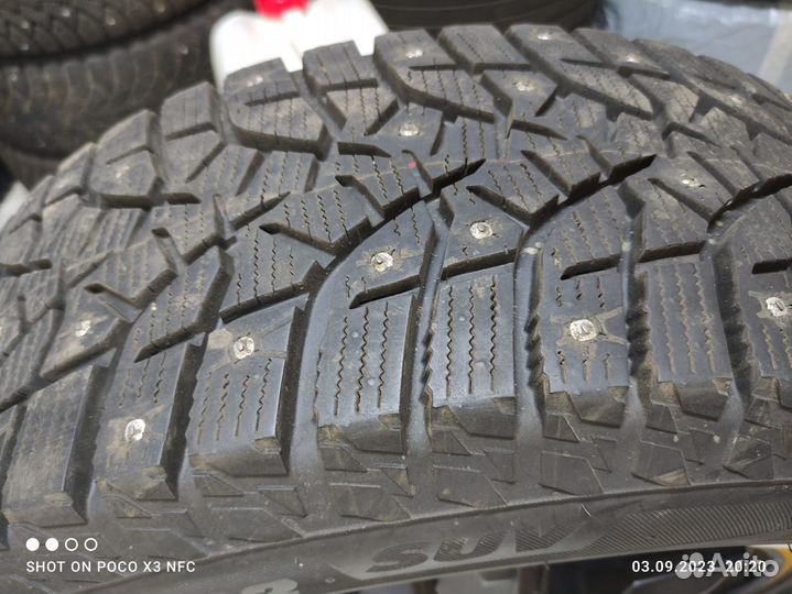 Bridgestone Blizzak Spike-02 215/65 R16 98T
