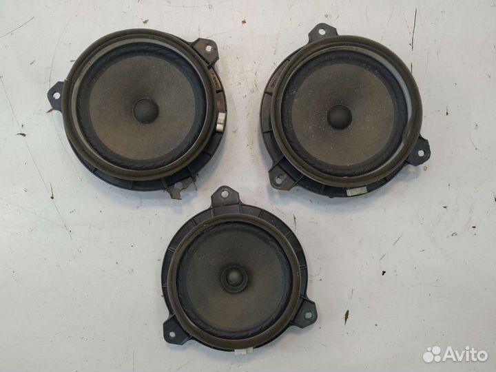Toyota Yaris Vitz 2 динамики колонки