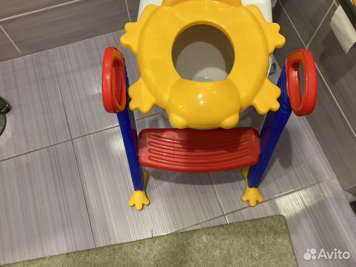 Детское сиденье на унитаз со ступенькой