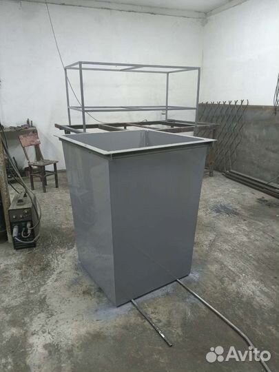 Мусорный бак металлический