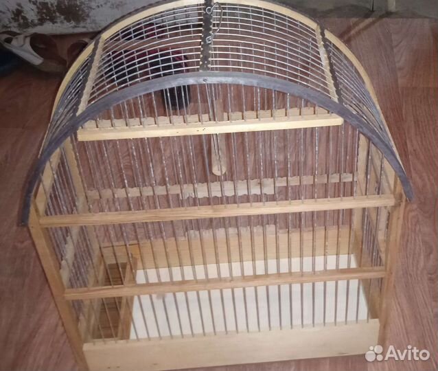 Деревянная клетка для птиц