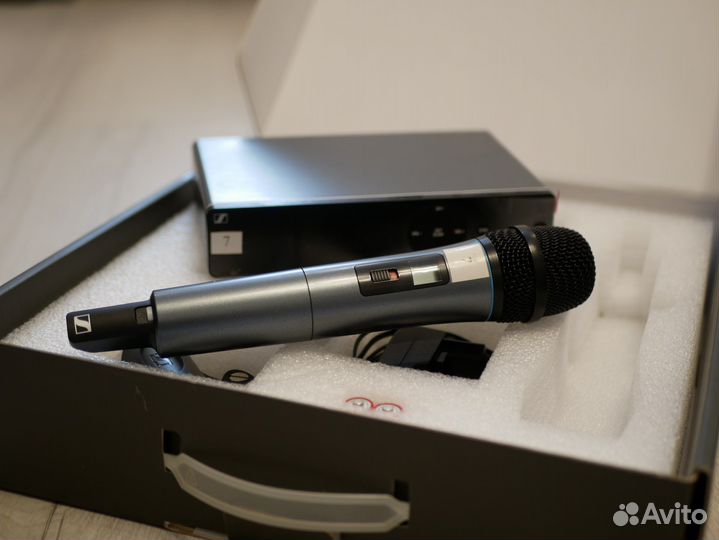 Радиомикрофон Sennheiser XSW 1-825-B