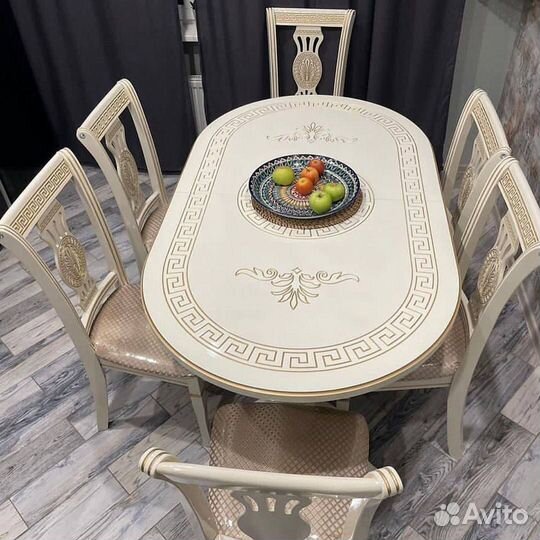 Кухонный стол и стулья новые