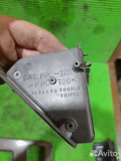 Крышка блока предохранителей Nissan Laurel C34