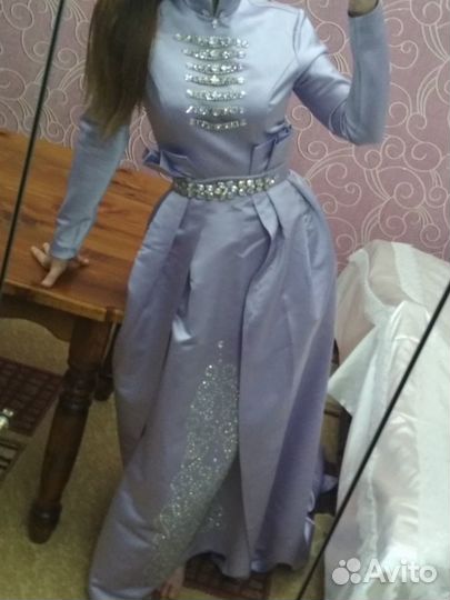 Платье со шлейфом