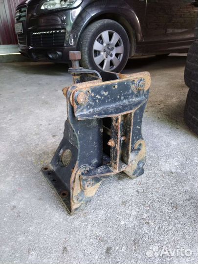 Кронштейн запасного колеса ман