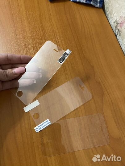 Защитное стекло на iPhone 5