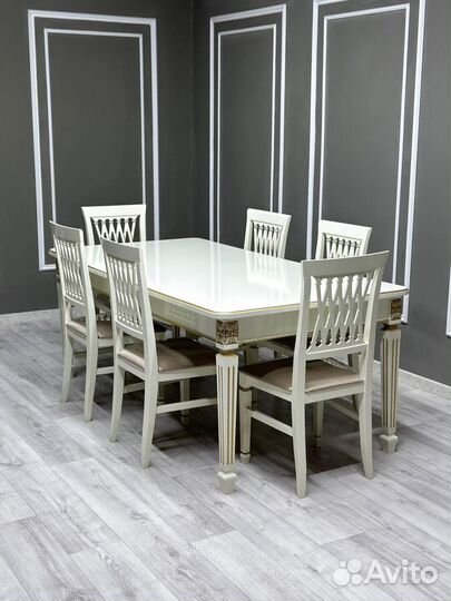 Стол и стулья