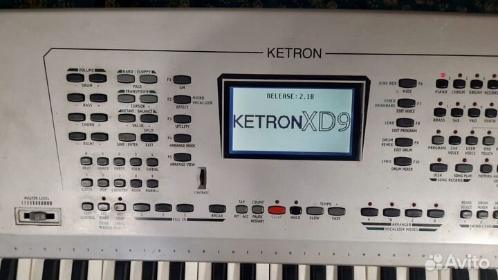 Синтезатор Ketron XD-9 (Италия)