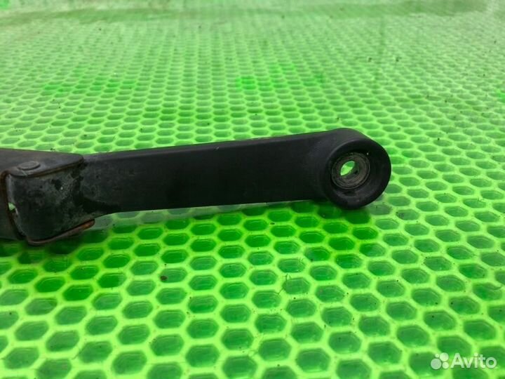 Поводок дворника передний правый LADA Kalina