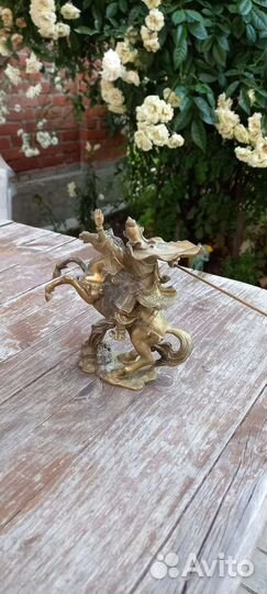 Старинная бронзовая статуэтка