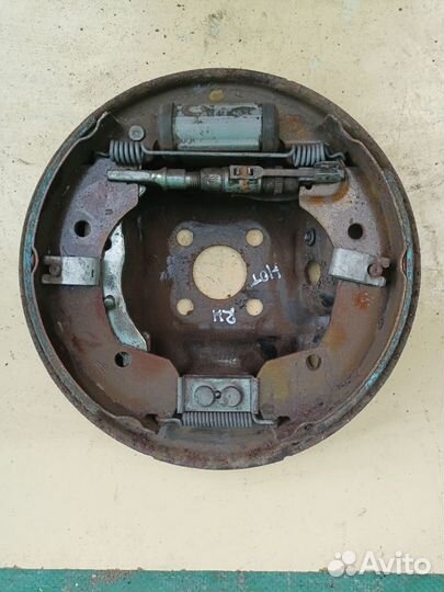 Щит опорный задний правый Nissan Note 2006-2013 г