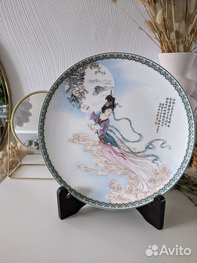 Китайская керамическая тарелка